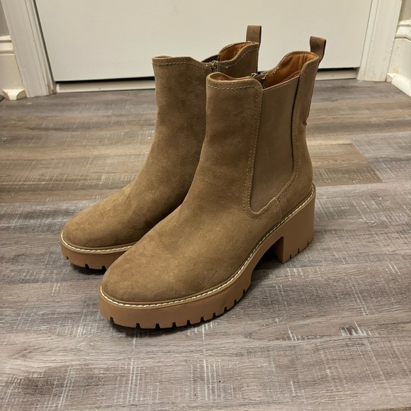 Universal Thread Crispin Chelsea Boot Chunky Heel Tan Memory Foam Insole Fall 10 - Picture 2 of 10